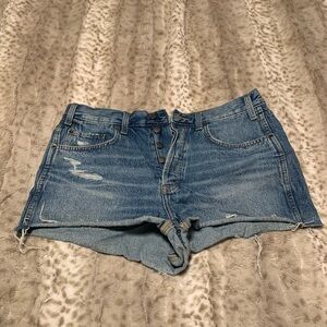 Universal thread distressed shorts